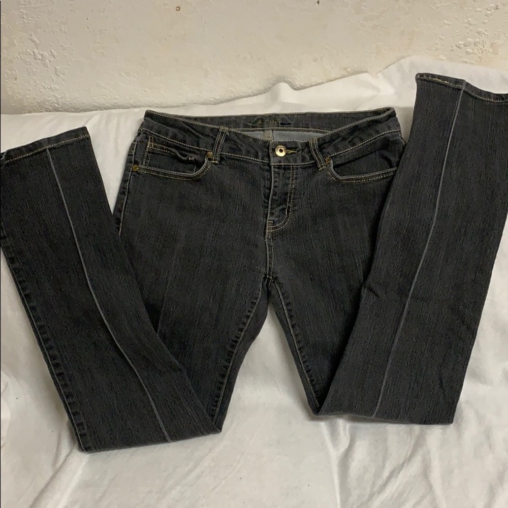 21@? black Denim Jeans with Embroidered Pockets S7